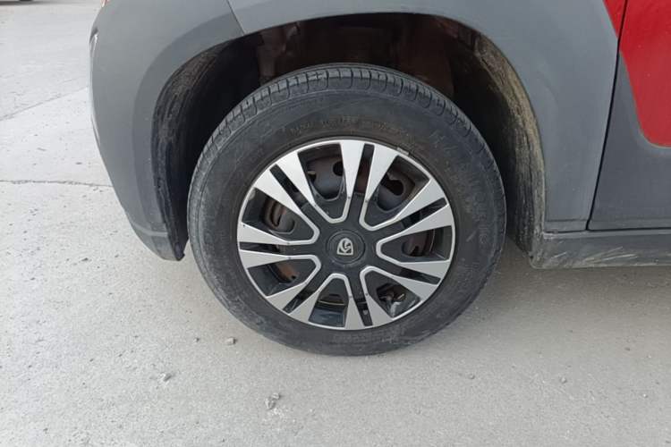 Used Baojun E100 2019 250KM Smart Drive Edition Left Front Wheel Hub