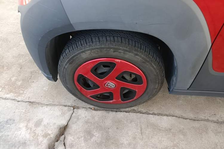 Used Baojun E100 2019 250KM Smart Drive Edition Left Front Wheel Hub