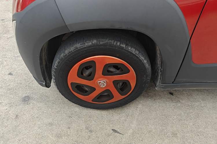 Used Baojun E100 2019 250KM Smart Drive Edition Left Front Wheel Hub