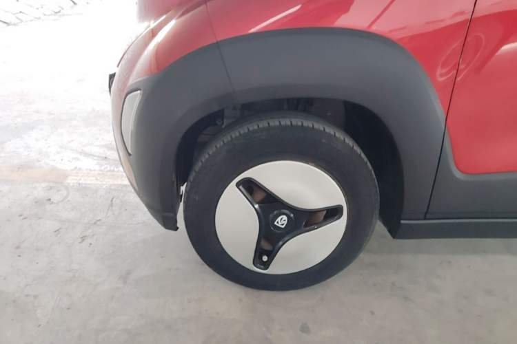 Used Baojun E100 2019 250KM Smart Drive Edition Left Front Wheel Hub