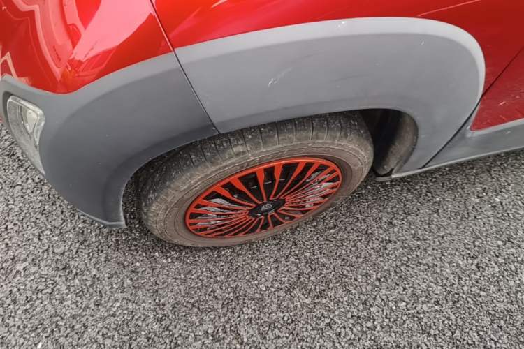 Used Baojun E100 2019 250KM Smart Drive Edition Left Front Wheel Hub