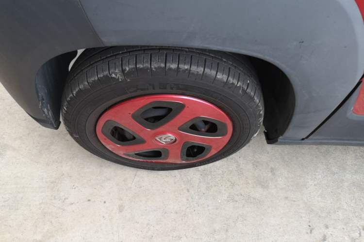 Used Baojun E100 2019 250KM Smart Drive Edition Left Front Wheel Hub