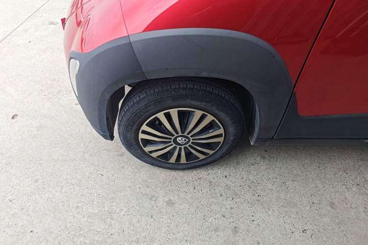 Used Baojun E100 2019 250KM Smart Drive Edition Left Front Wheel Hub