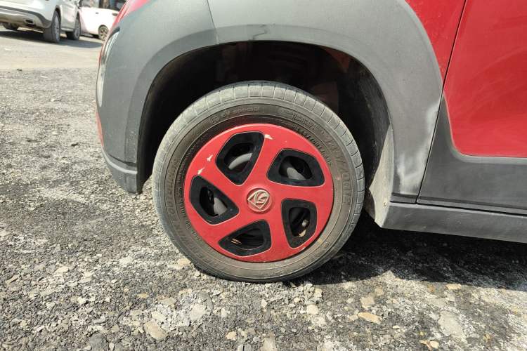 Used Baojun E100 2019 250KM Smart Drive Edition Left Front Wheel Hub