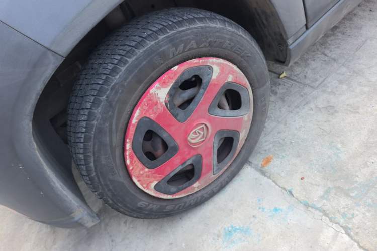 Used Baojun E100 2019 250KM Smart Drive Edition Left Front Wheel Hub
