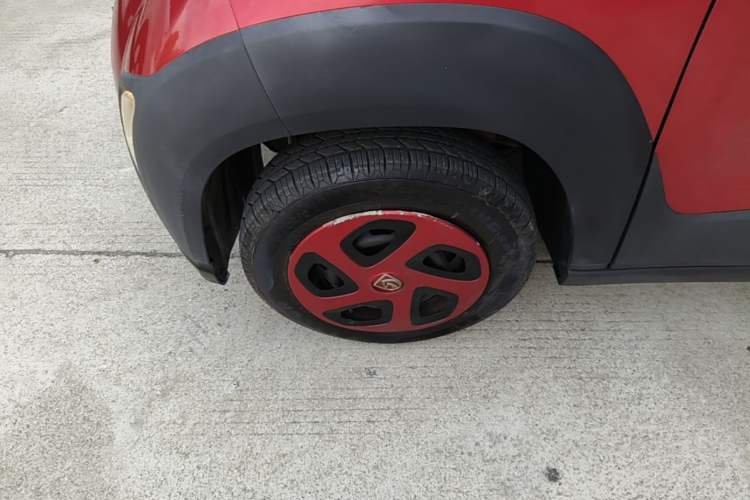 Used Baojun E100 2019 250KM Smart Drive Edition Left Front Wheel Hub
