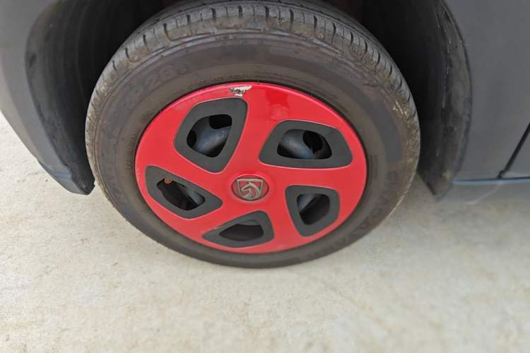Used Baojun E100 2019 250KM Smart Drive Edition Left Front Wheel Hub
