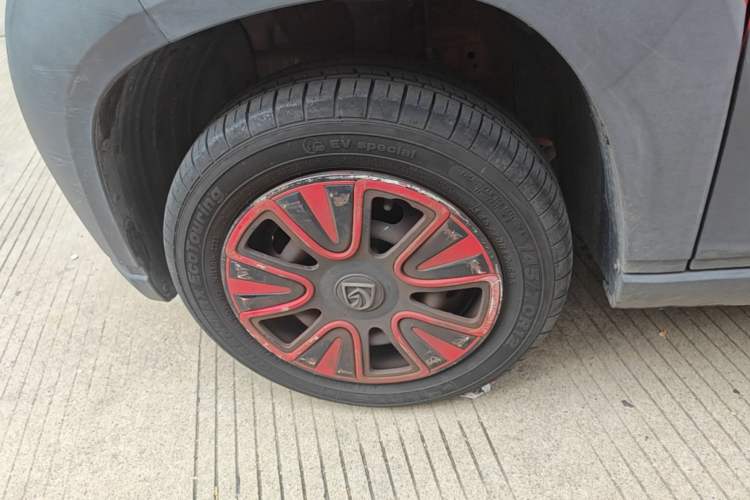 Used Baojun E100 2019 250KM Smart Drive Edition Left Front Wheel Hub