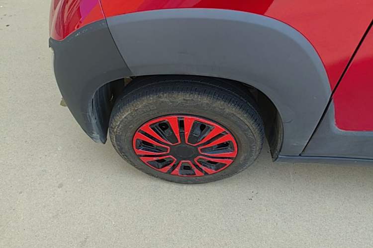 Used Baojun E100 2019 250KM Smart Drive Edition Left Front Wheel Hub
