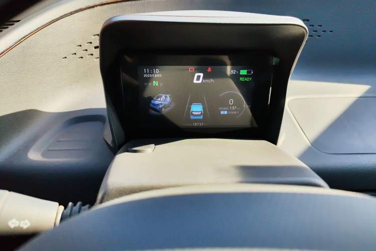 Used Baojun E100 2019 250KM Smart Drive Edition Odometer Close Up