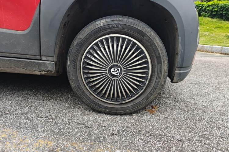Used Baojun E100 2019 250KM Smart Drive Edition Right Front Wheel Hub