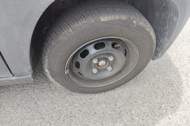 Used Baojun E100 2019 250KM Smart Drive Edition Right Front Wheel Hub