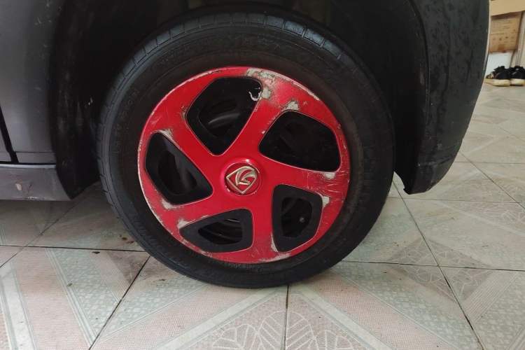 Used Baojun E100 2019 250KM Smart Drive Edition Right Front Wheel Hub