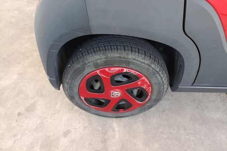 Used Baojun E100 2019 250KM Smart Drive Edition Right Rear Wheel Hub