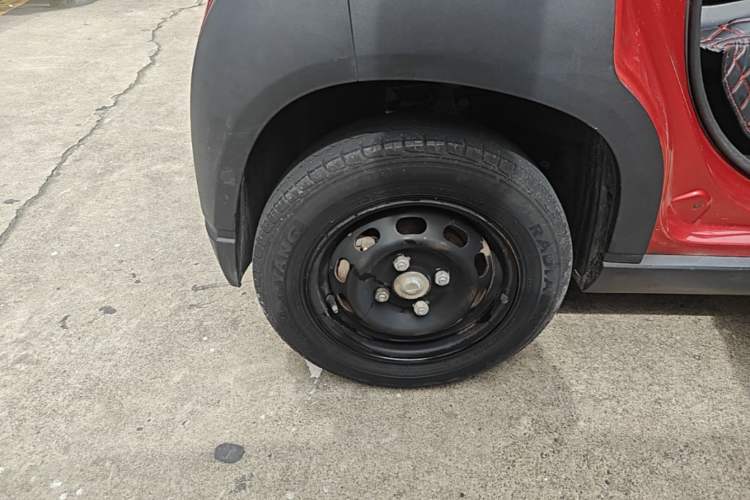 Used Baojun E100 2019 250KM Smart Drive Edition Right Rear Wheel Hub
