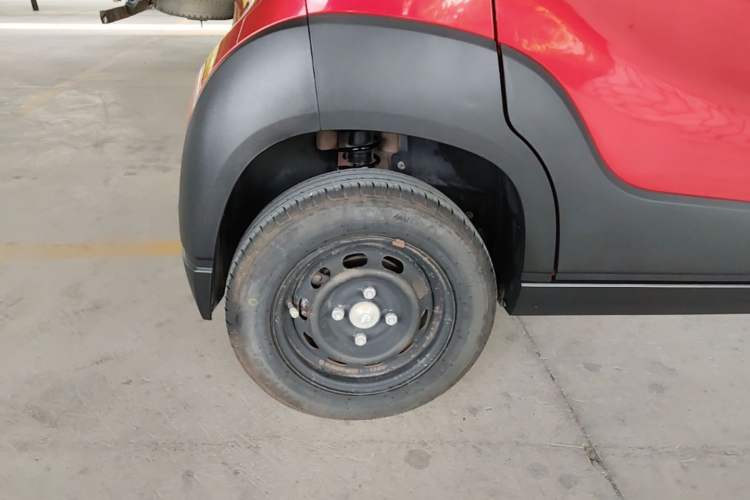 Used Baojun E100 2019 250KM Smart Drive Edition Right Rear Wheel Hub