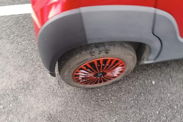 Used Baojun E100 2019 250KM Smart Drive Edition Right Rear Wheel Hub