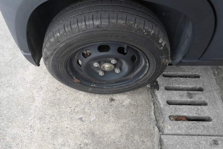 Used Baojun E100 2019 250KM Smart Drive Edition Right Rear Wheel Hub