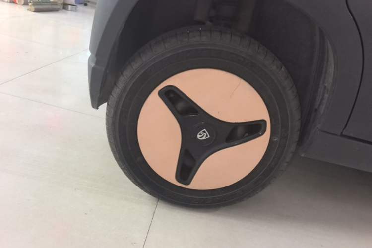 Used Baojun E100 2019 250KM Smart Drive Edition Right Rear Wheel Hub