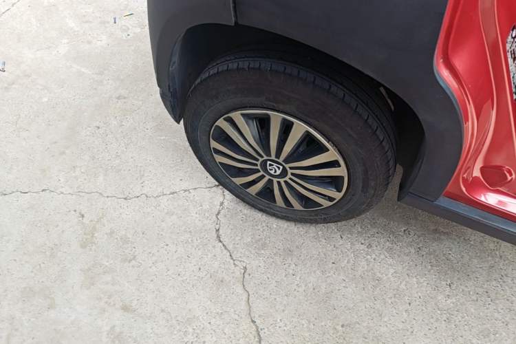 Used Baojun E100 2019 250KM Smart Drive Edition Right Rear Wheel Hub