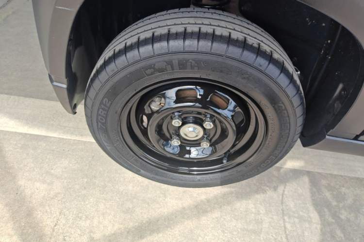Used Baojun E100 2019 250KM Smart Drive Edition Right Rear Wheel Hub
