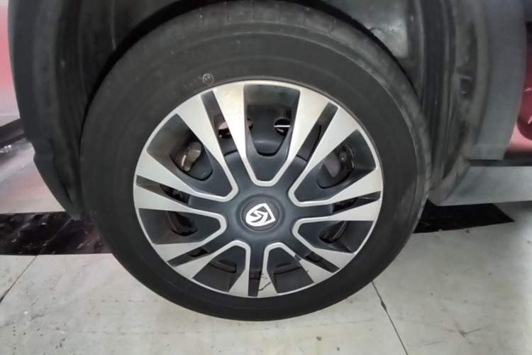 Used Baojun E100 2019 250KM Smart Drive Edition Right Rear Wheel Hub