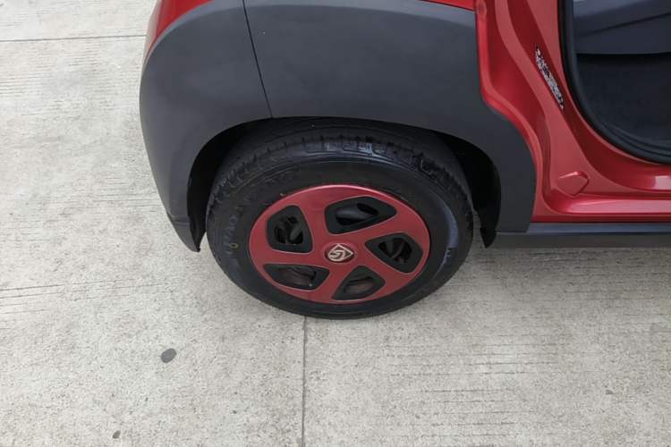 Used Baojun E100 2019 250KM Smart Drive Edition Right Rear Wheel Hub