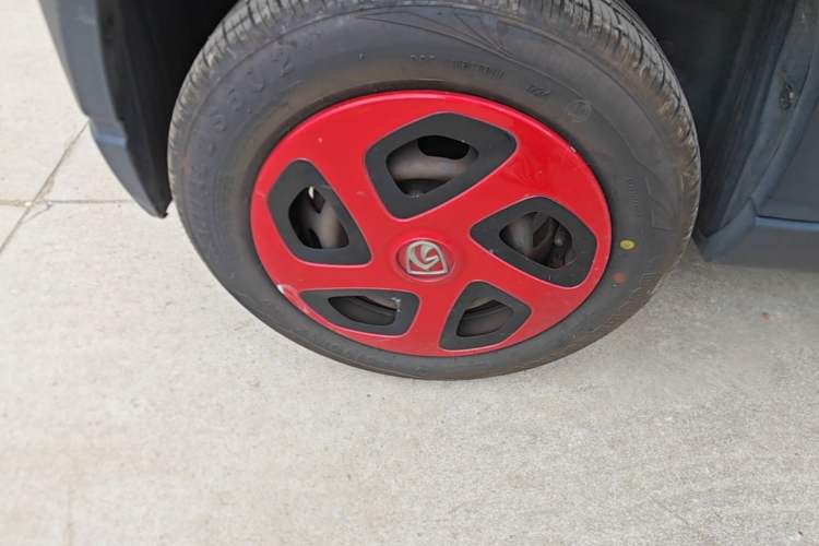 Used Baojun E100 2019 250KM Smart Drive Edition Right Rear Wheel Hub
