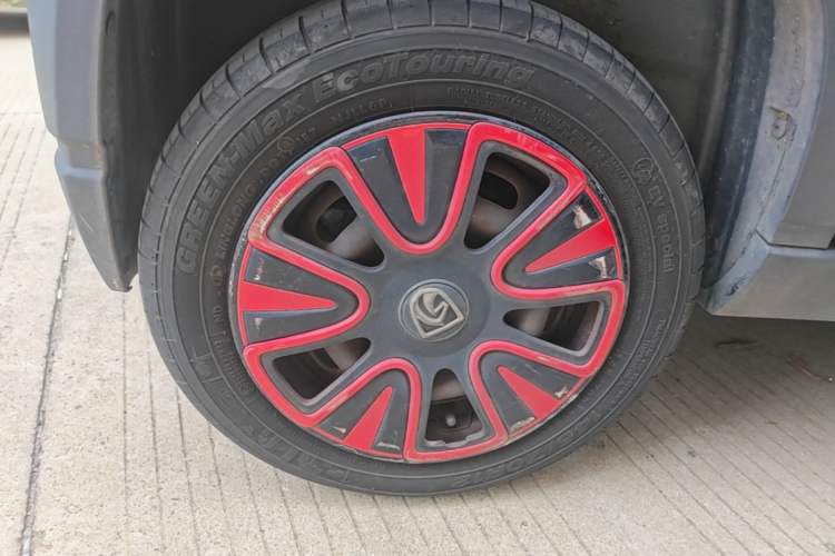 Used Baojun E100 2019 250KM Smart Drive Edition Right Rear Wheel Hub
