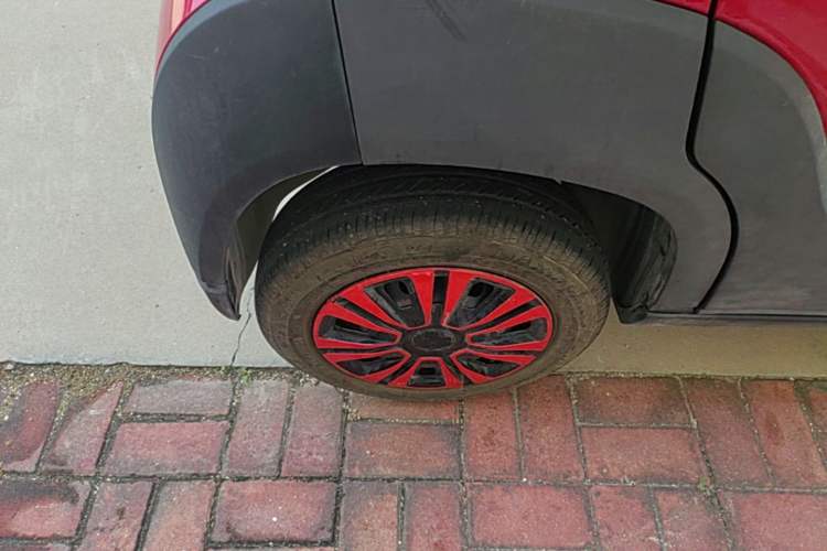 Used Baojun E100 2019 250KM Smart Drive Edition Right Rear Wheel Hub