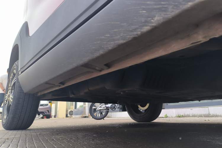 Used Baojun E100 2019 250KM Smart Drive Edition Right Side Sill