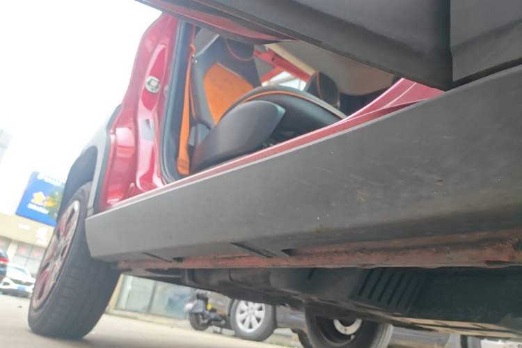 Used Baojun E100 2019 250KM Smart Drive Edition Right Side Sill