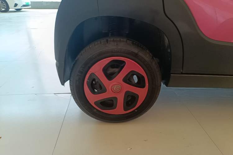 Used Baojun E100 2019 250KM Smart Drive Edition Right Rear Wheel Hub