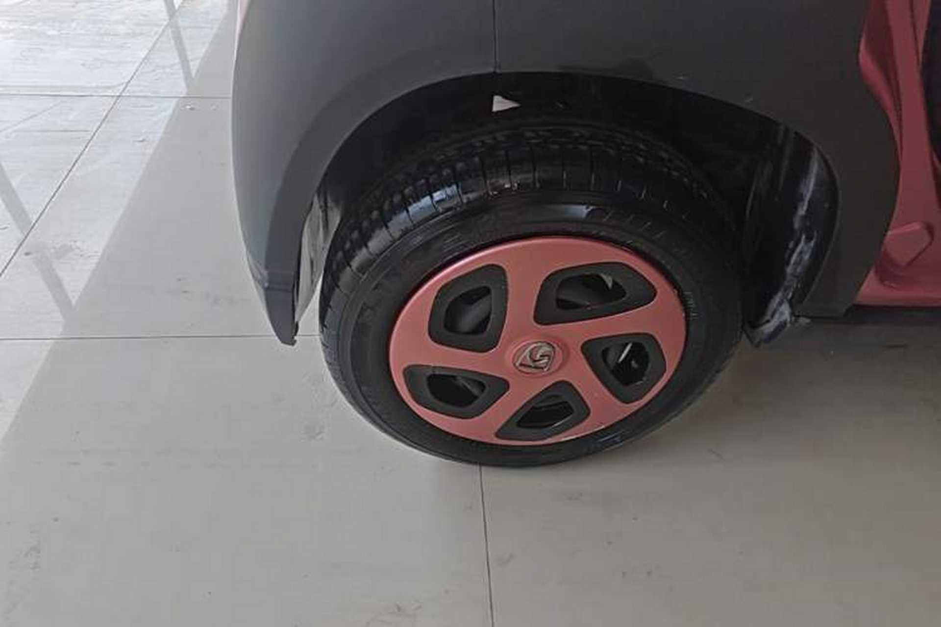 Used Baojun E100 2019 250KM Smart Drive Edition Right Rear Wheel Hub