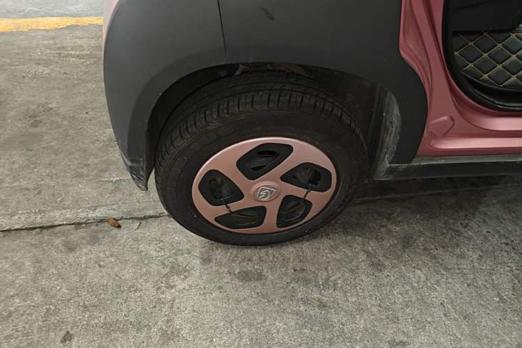 Used Baojun E100 2019 250KM Smart Drive Edition Right Rear Wheel Hub