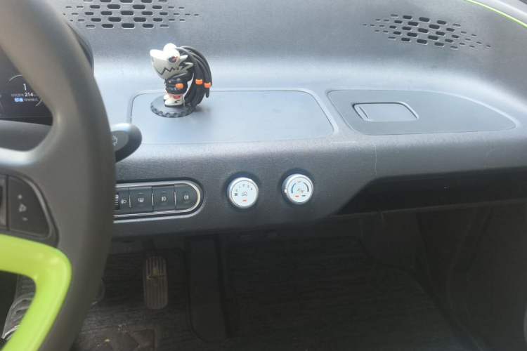 Used Baojun E100 2019 250KM Smart Drive Edition Audio And AC Panel