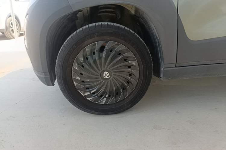 Used Baojun E100 2019 250KM Smart Drive Edition Left Front Wheel Hub