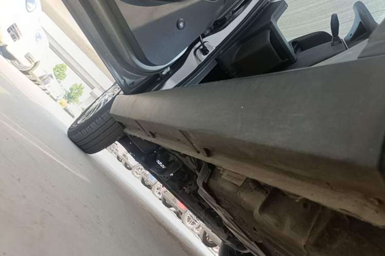 Used Baojun E100 2019 250KM Smart Drive Edition Left Side Sill
