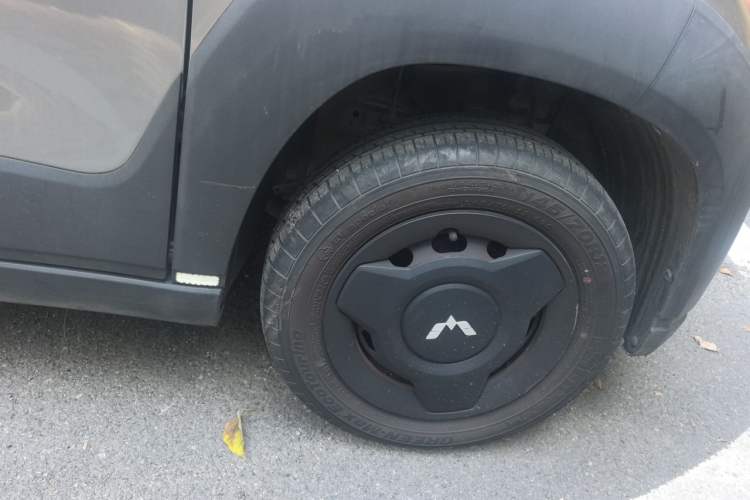 Used Baojun E100 2019 250KM Smart Drive Edition Right Front Wheel Hub