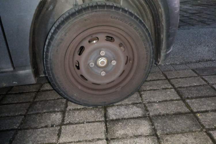 Used Baojun E100 2019 250KM Smart Drive Edition Right Front Wheel Hub
