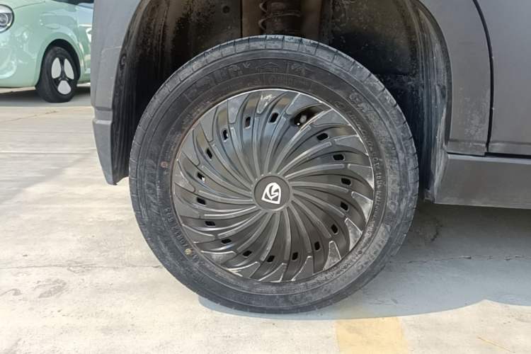 Used Baojun E100 2019 250KM Smart Drive Edition Right Rear Wheel Hub