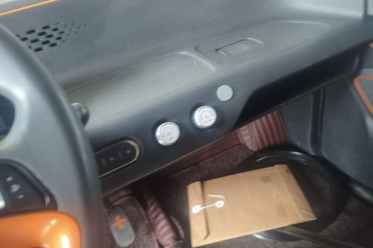 Used Baojun E100 2019 250KM Smart Drive Edition Audio And AC Panel