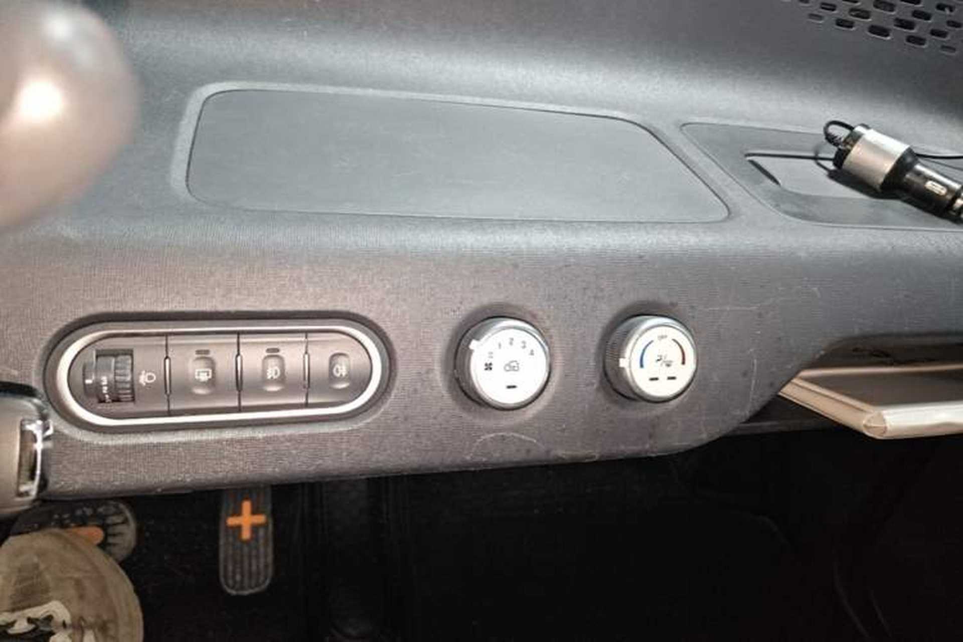 Used Baojun E100 2019 250KM Smart Drive Edition Audio And AC Panel