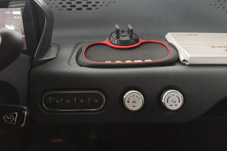 Used Baojun E100 2019 250KM Smart Drive Edition Audio And AC Panel