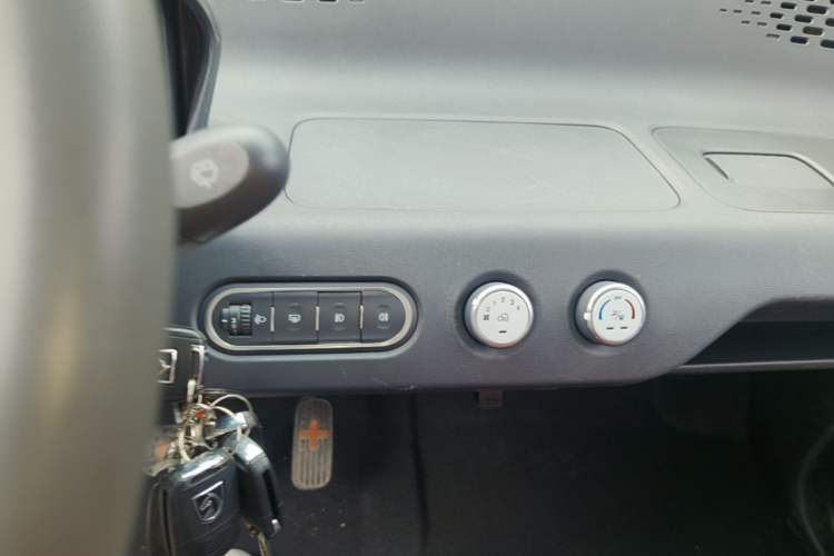 Used Baojun E100 2019 250KM Smart Drive Edition Audio And AC Panel