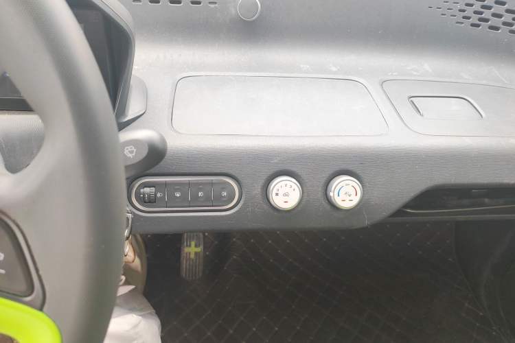Used Baojun E100 2019 250KM Smart Drive Edition Audio And AC Panel