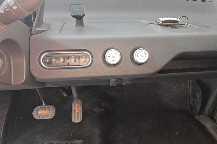 Used Baojun E100 2019 250KM Smart Drive Edition Audio And AC Panel