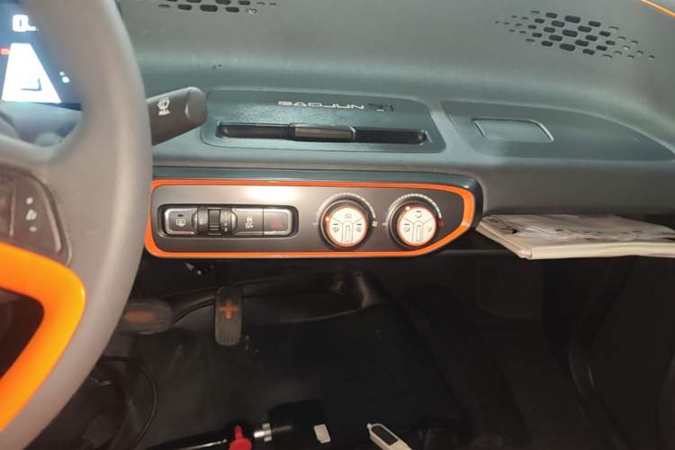 Used Baojun E100 2019 250KM Smart Enjoyment Version Audio And AC Panel