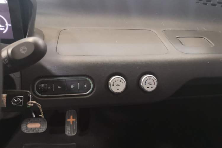 Used Baojun E100 2019 250KM Smart Drive Edition Audio And AC Panel