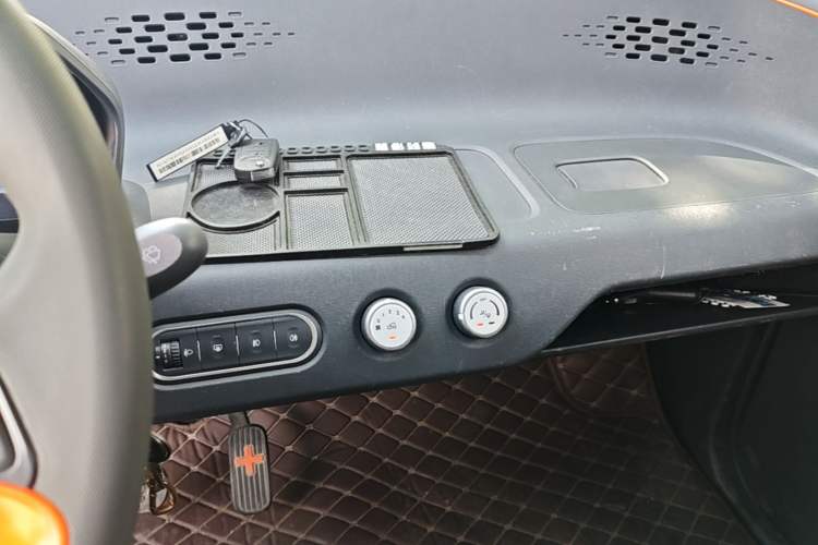 Used Baojun E100 2019 250KM Smart Drive Edition Audio And AC Panel